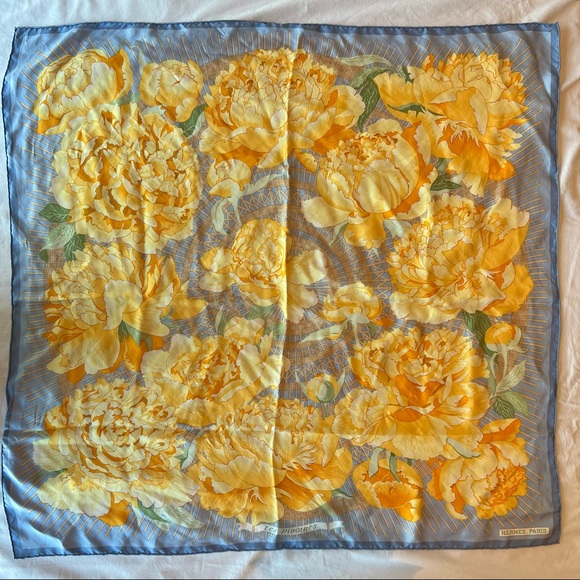 100% Authentic Hermes “Les Pivoines” Silk Scarf - Picture 1 of 4